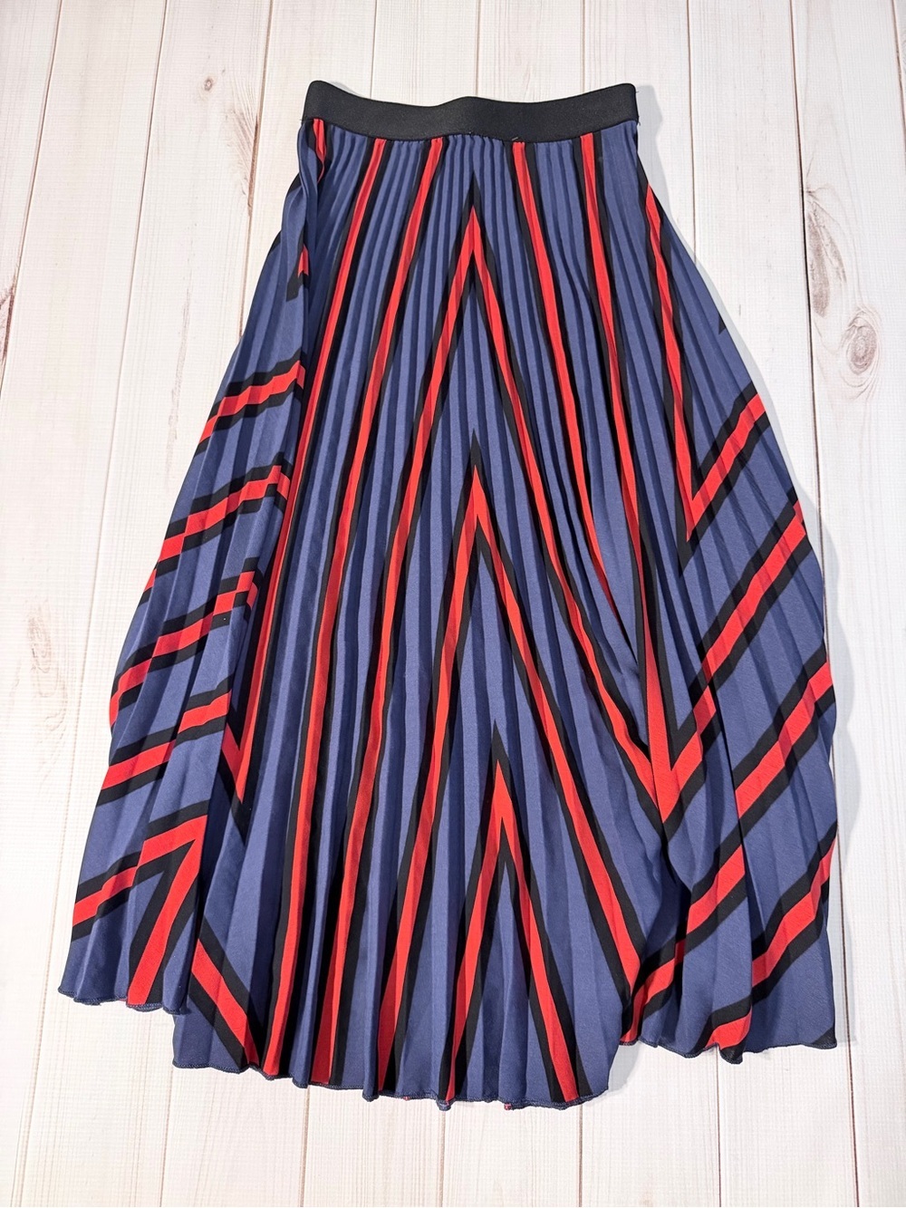 H&M Navy Pleated Skirt with Red and Black Chevron Stripes - Picture 2 of 6